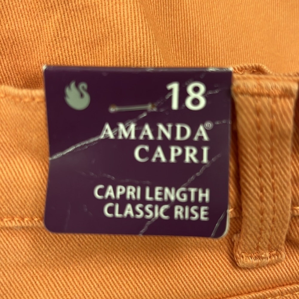 Gloria Vanderbilt ladies capris - Picture 4 of 10